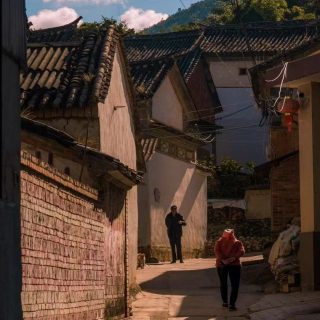 2 day tour Dali Non-tourist old Pottery village stay and Erhai lake circle morning market